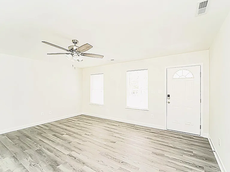 642 E Ketchie St — Photo 4