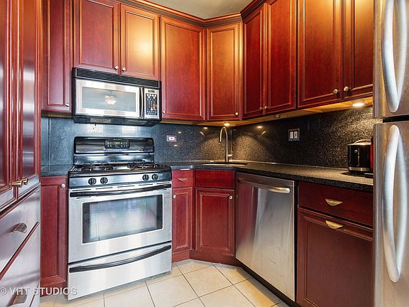 5th image of 3520 N Lake Shore Dr APT 11P
