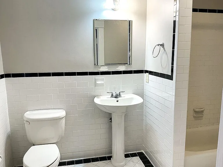 Katherine Court Apartments — Photo 42