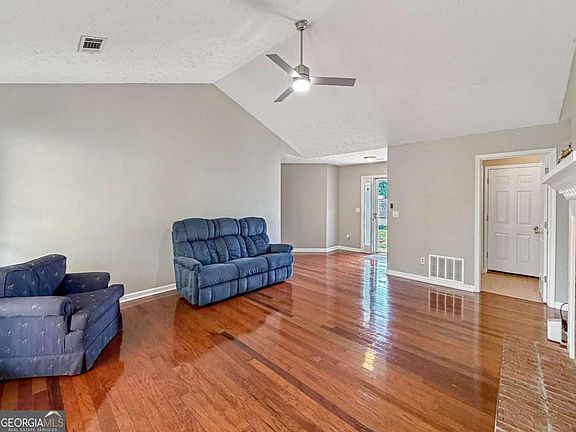 5th image of 1435 Wheatfield Dr