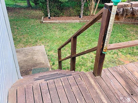 4th image of 1012 Oakwood Ct