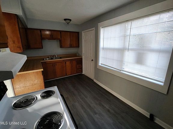5th image of 5443 Hubert St