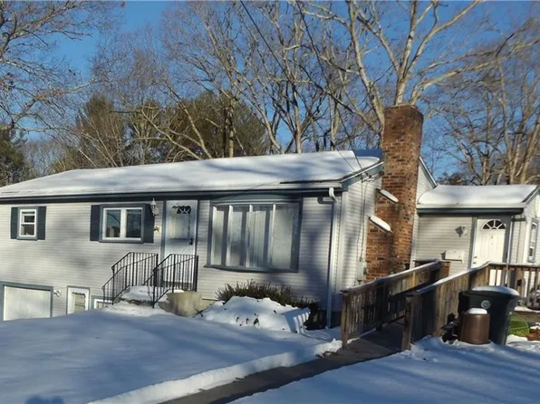 1 Hopkins Ct, Coventry, RI 02816