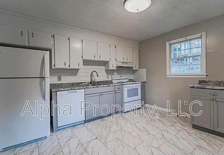 225 Berea Forest Cir #B — Photo 5