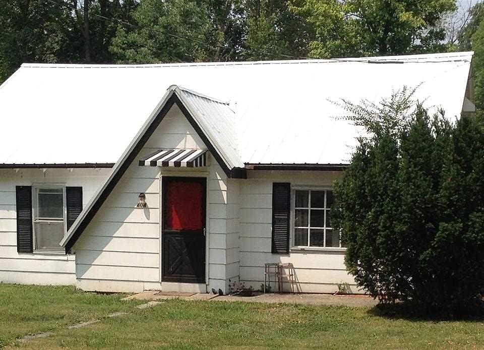 2nd image of 402 S 10th St
