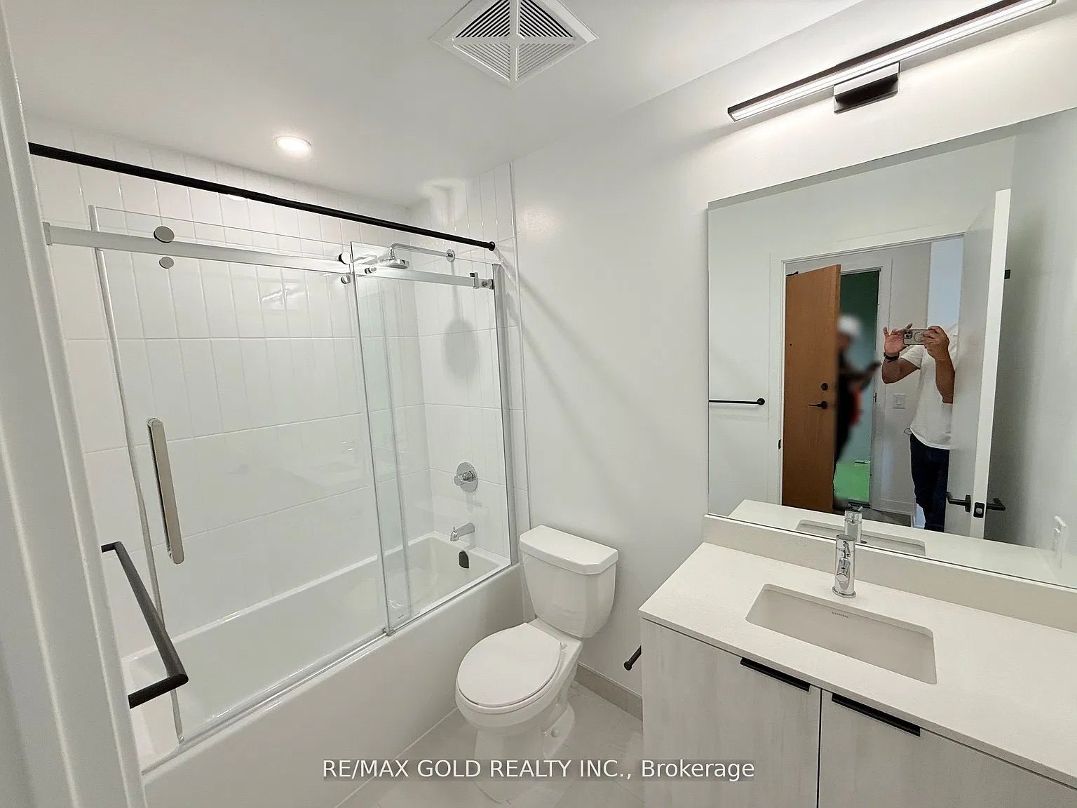 2 bed, $2,400 — Photo 4