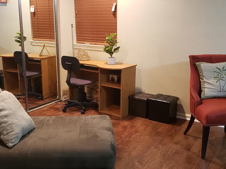 Master suite - sitting area/workspace