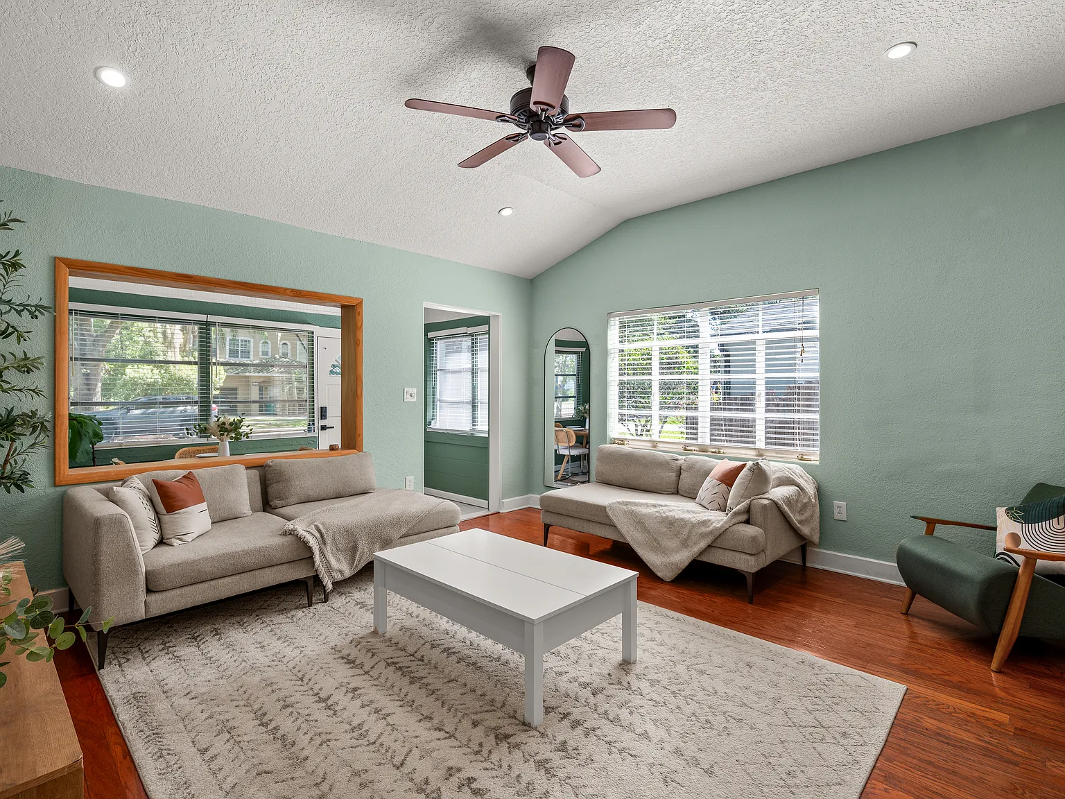 3 bed, 1402 sqft, $3,750 — Photo 3