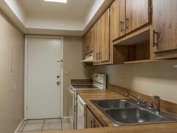 4th image of 2945 Bough Ave Unit C