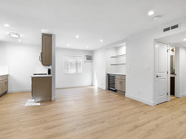 4053 W 23rd St #B — Photo 8