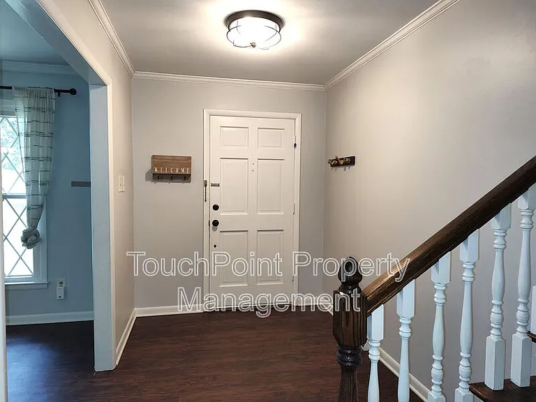 5812 Donegal Dr — Photo 2