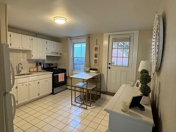 4th image of 317 Silver St APT 1