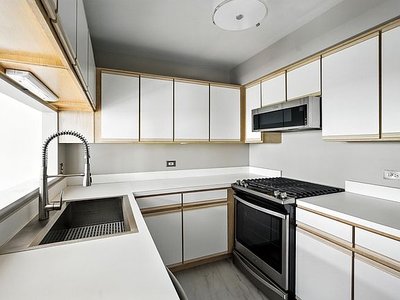 4th image of 691 Savannah Ln