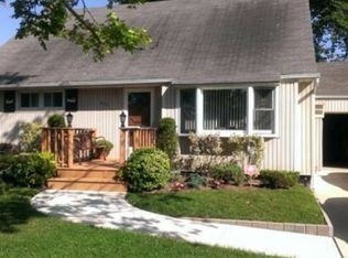 639 Seminole Rd, Franklin Square, NY 11010