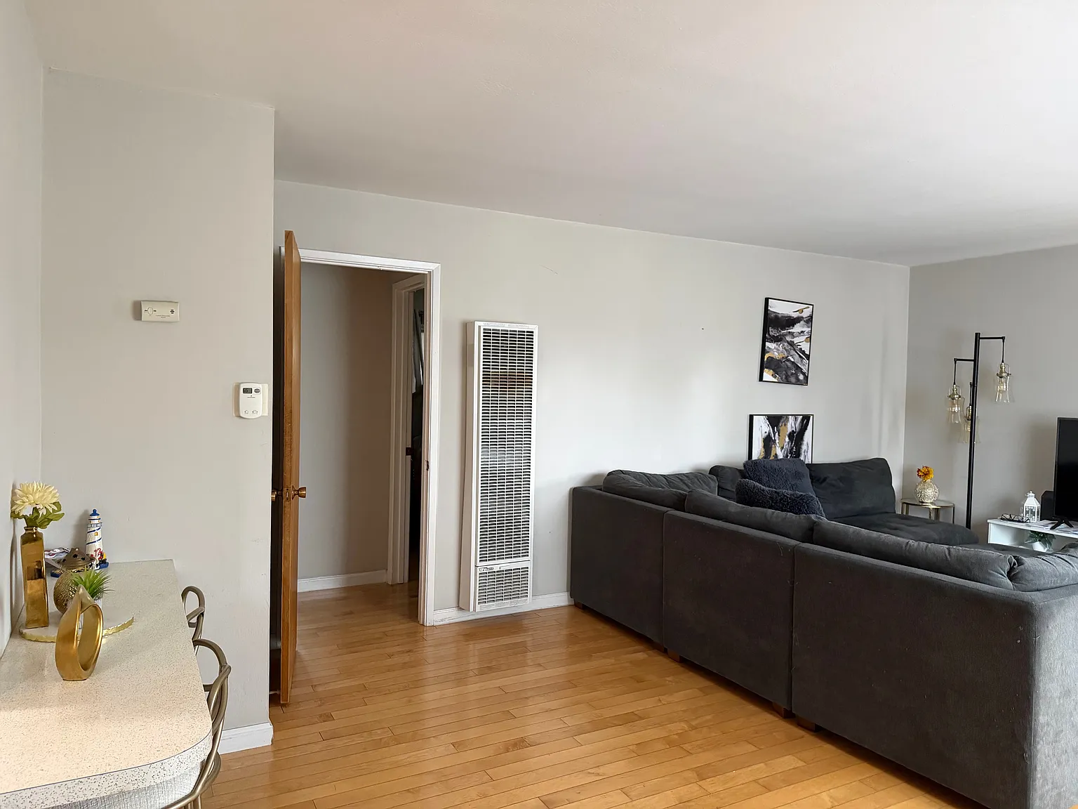 2 bed, 930 sqft, $2,420 — Photo 4