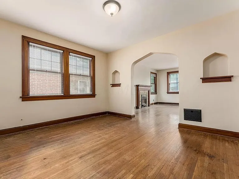 3157 Indianola Ave — Photo 3