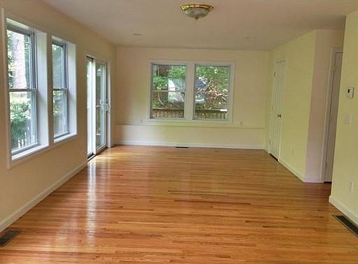 4th image of 489 Essex Ave #A