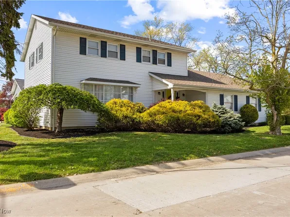 217 1st St, Huron, OH 44839