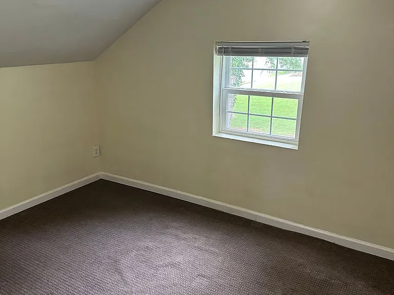 523 Hilltop Dr — Photo 6