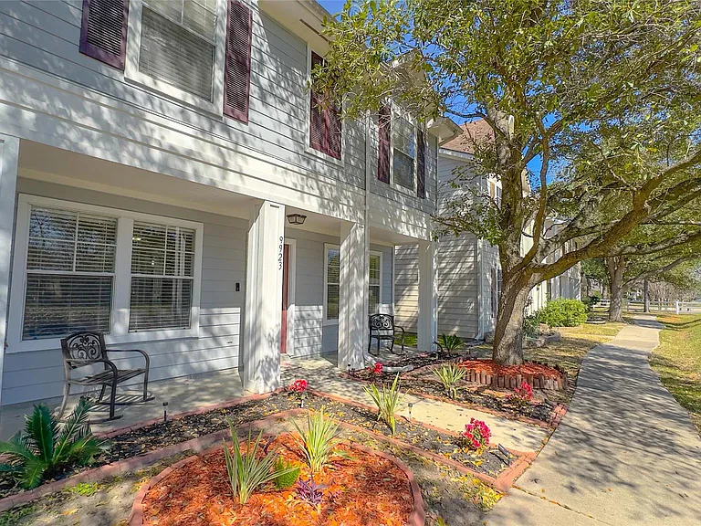9923 Farrell Dr — Photo 31