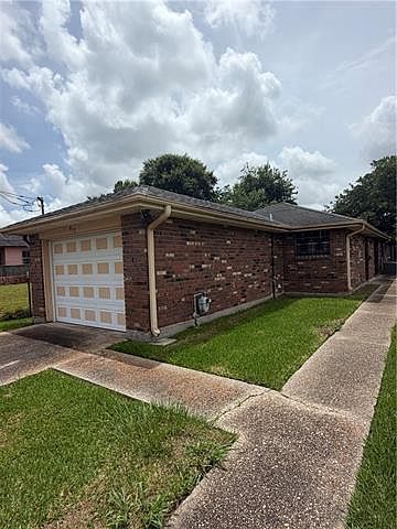 1st image of 417 De Armas St