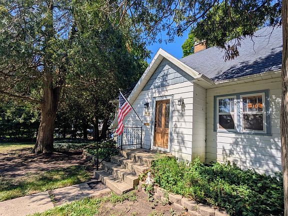 2nd image of 119 Prospect St