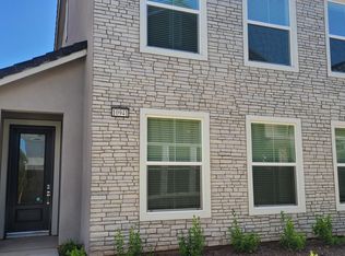 10941 N Honeysuckle Dr, Fresno, CA 93730