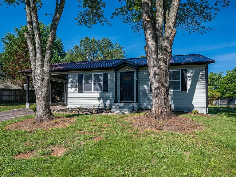 412 Forest Dr — Photo 5