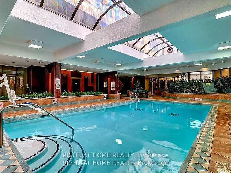 280 Simcoe St #807 — Photo 27