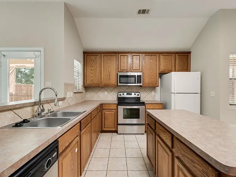 7600 Shasta Dr — Photo 14