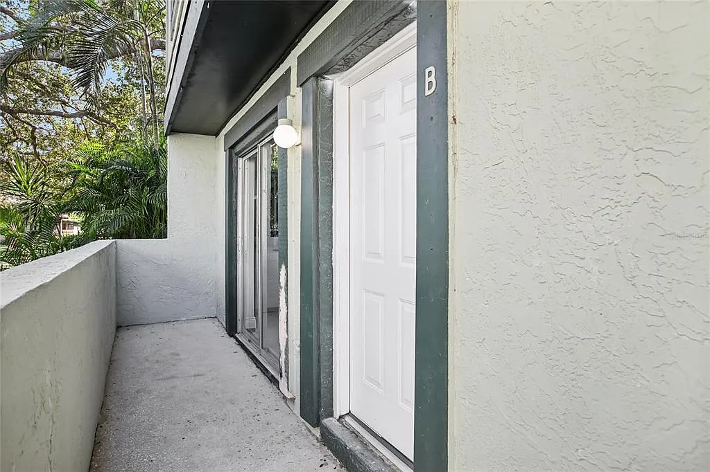 2 bed, 2.0 bath, 853 sqft, $1,900 — Photo 4