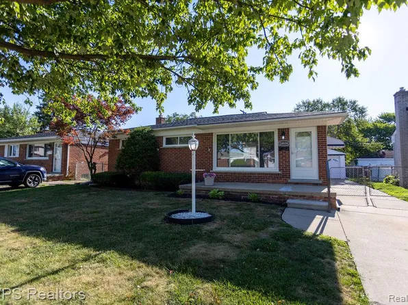 24834 Petersburg Ave, Eastpointe, MI 48021