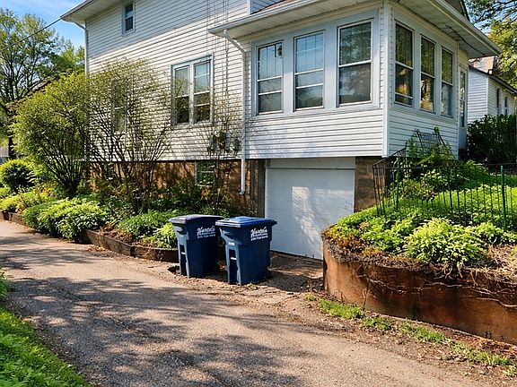 2nd image of 718 N 10th Ave E