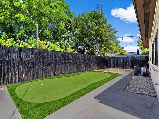 1700 SW 64th Ave — Photo 12