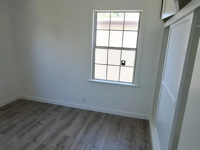 5567 Kinston Ave — Photo 2
