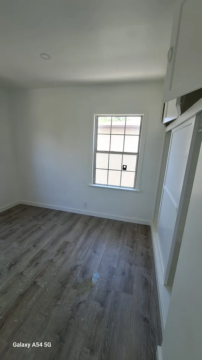 Building Photo - 5567 Kinston Ave