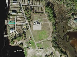 837 Mariners Ct, Carrabelle, FL 32322