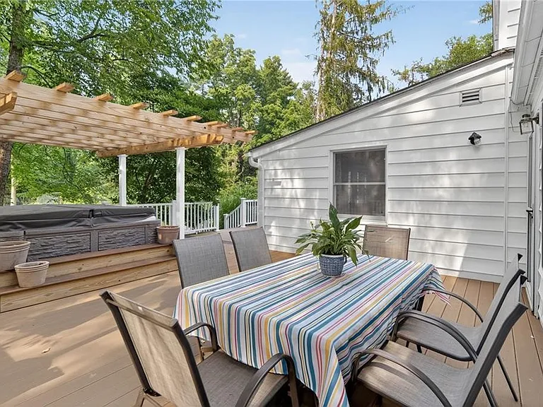 204 Roat St — Photo 13