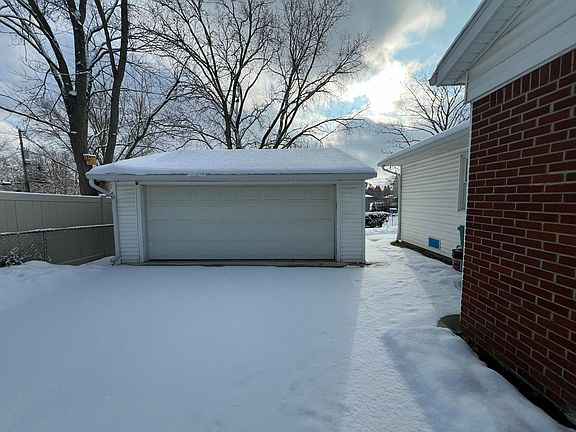 4th image of 308 Wallace Dr