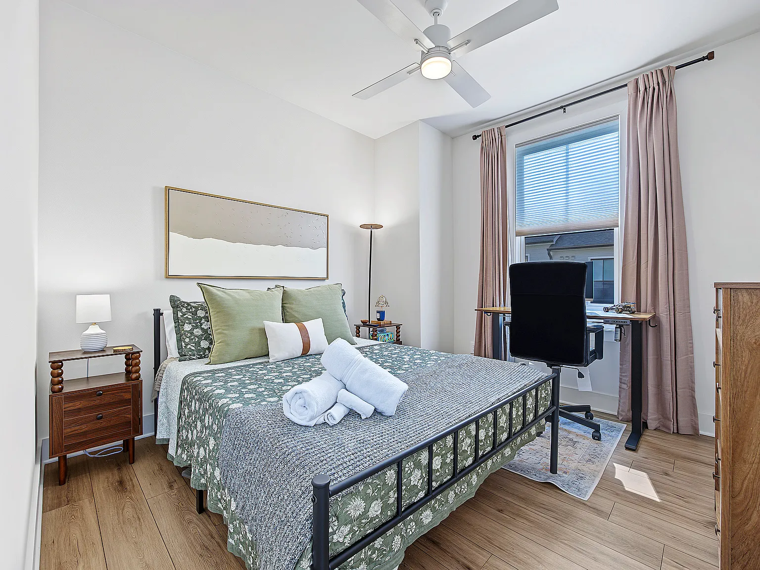 2 bed, 2.5 bath, 1341 sqft, $4,000 — Photo 3