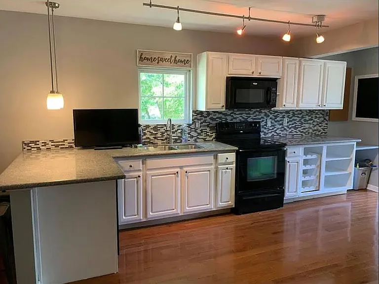 5202 Indiana Ave — Photo 2