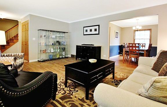 5th image of 1818 E Canterbury Dr