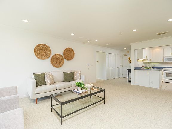 3rd image of 100 Thorndale Drive #424