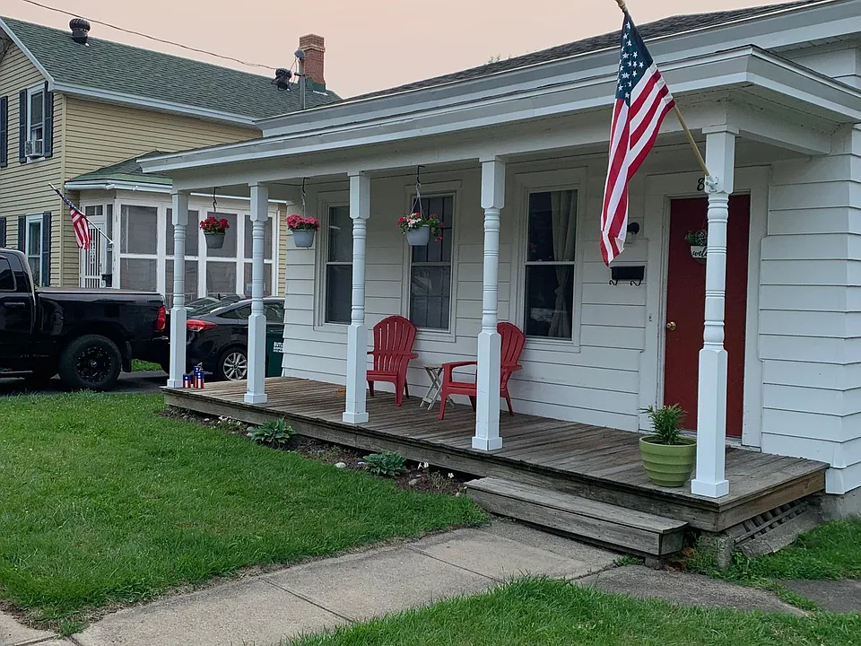 85 Erie St