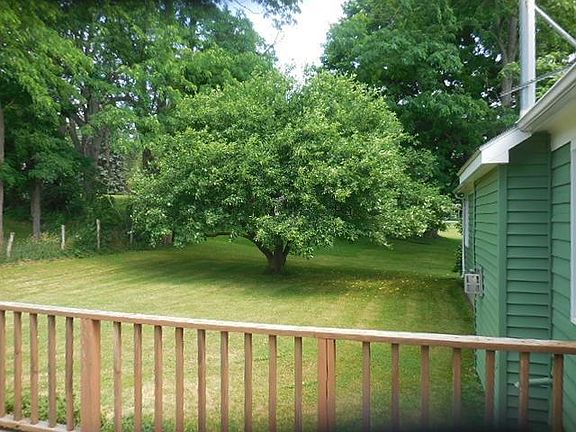 4th image of 110 Gardeau Rd