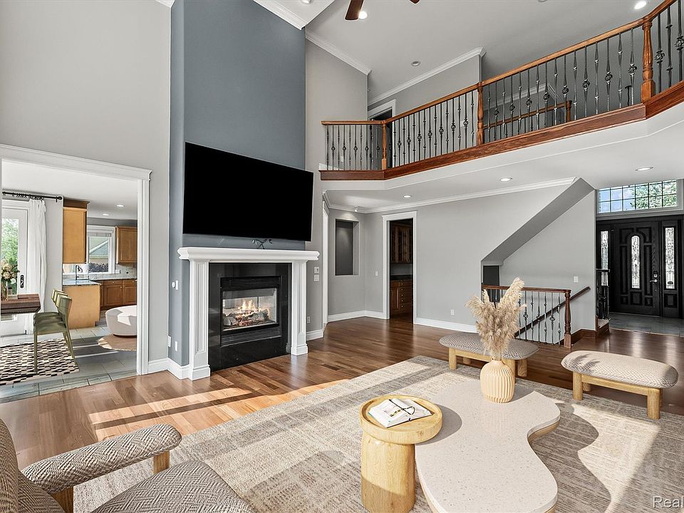 51045 Sunday Dr, photo 10