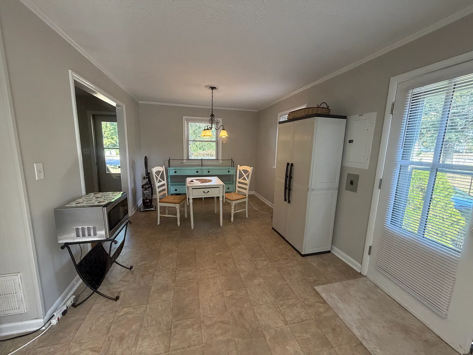 1379 S Main St — Photo 2