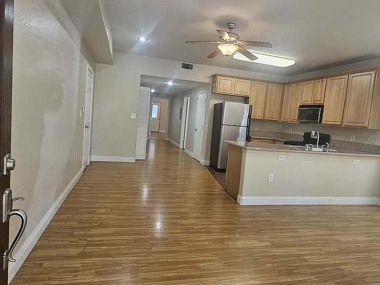 1804 G St — Photo 22