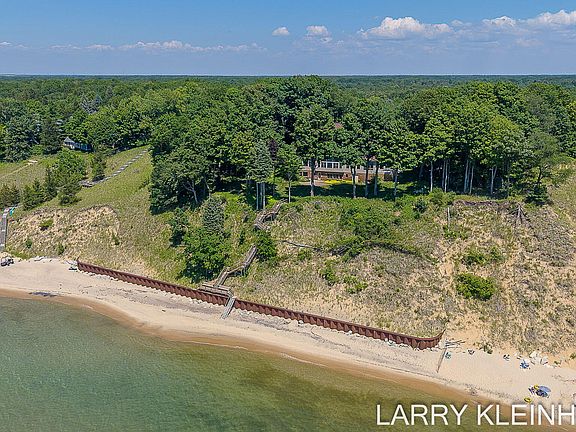 3rd image of 5645 Lakeshore Dr N