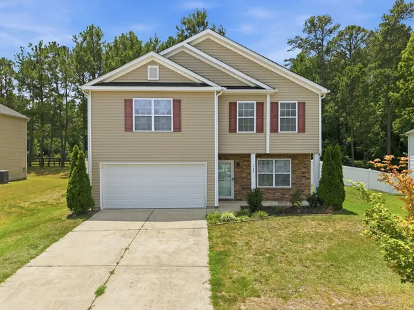 448 Botanical Ct, Bunnlevel, NC 28323